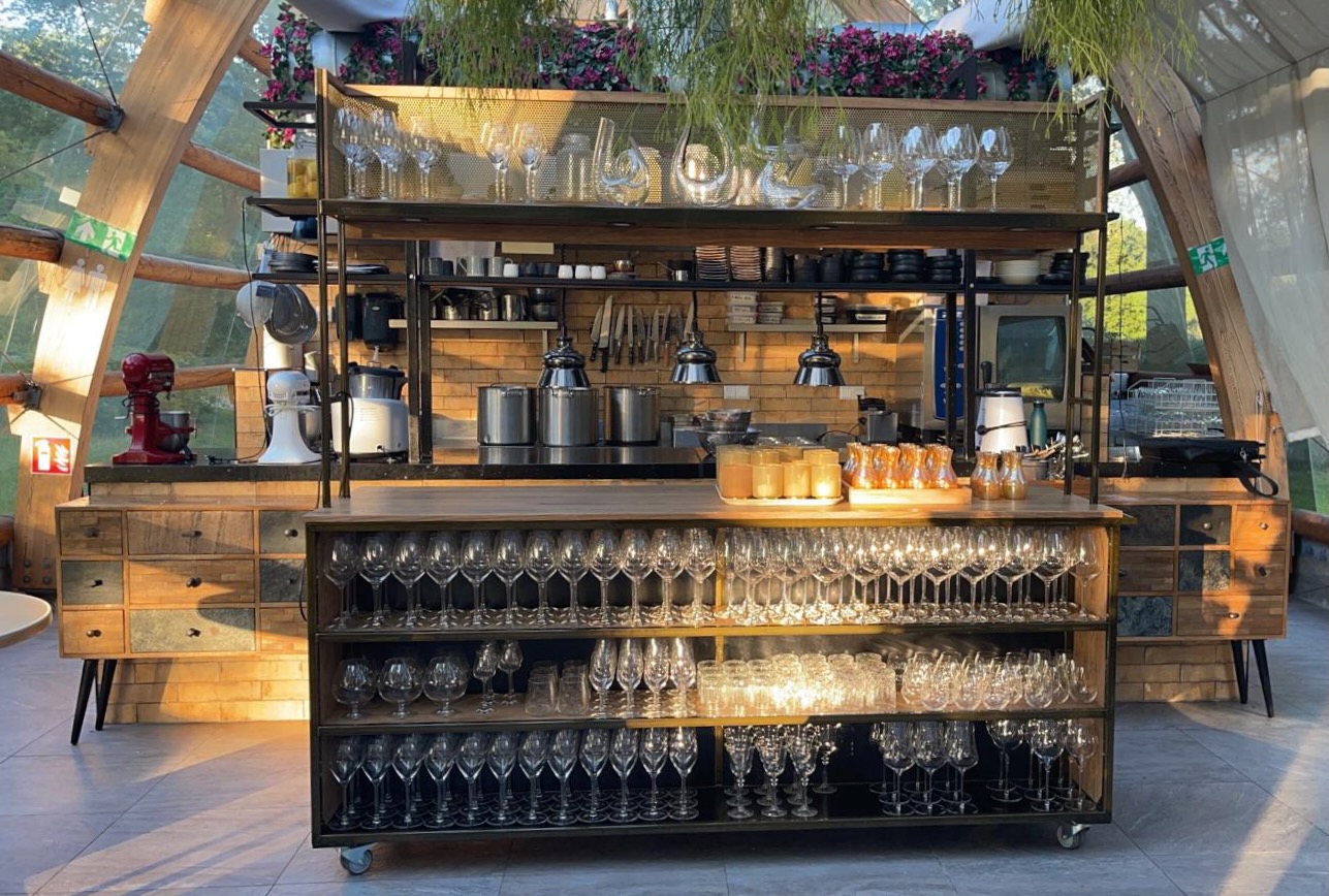 Verrijdbare bar met verlichting. Orangerie De Pol – Doetinchem