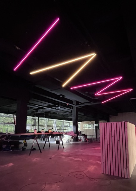 Logo in ledverlichting – I AM WOMAN – Zeist